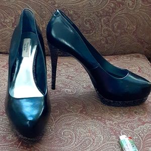Vera Wang stilettos